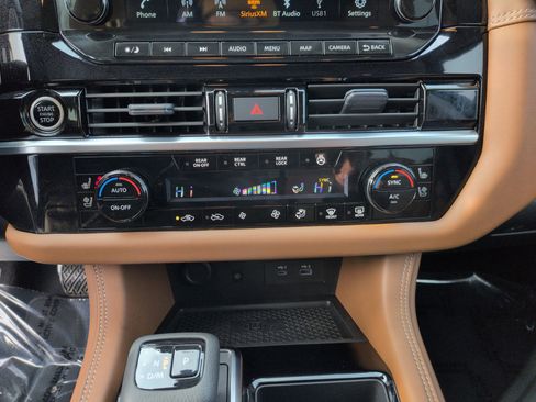 Used 2023 Nissan Pathfinder Platinum image 13