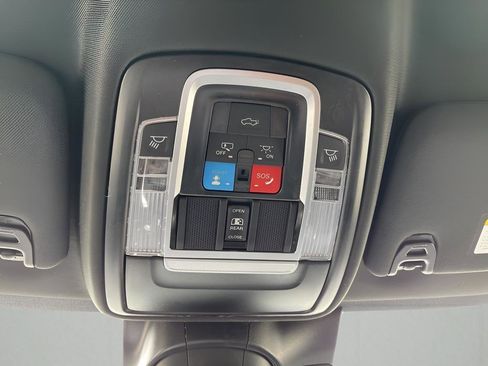 Used 2024 RAM 2500 Laramie w/ Night Edition image 30