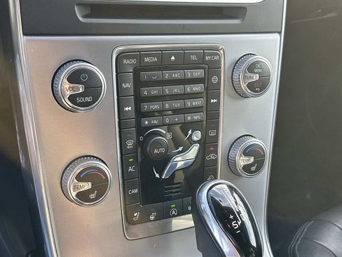 Used 2018 Volvo V60 T5 Cross Country w/ Convenience Package image 11