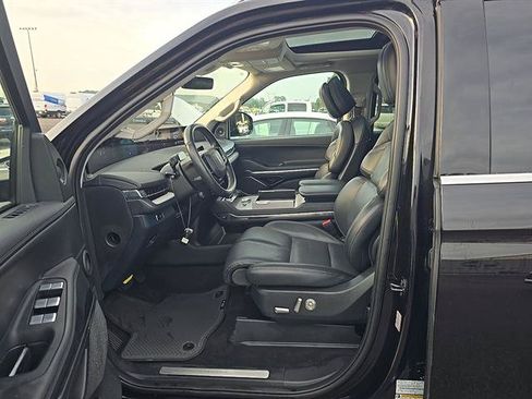 Used 2025 Lincoln Navigator Reserve AWD/4WD image 11