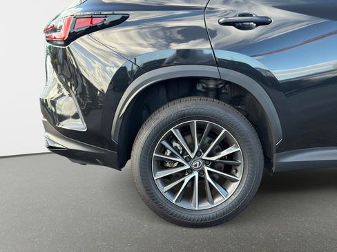 Used 2025 Lexus NX 250 FWD w/ Towing Package (2000 Lbs) image 17