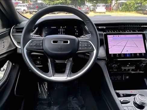 Used 2024 Jeep Grand Cherokee Limited 4xe AWD/4WD image 7