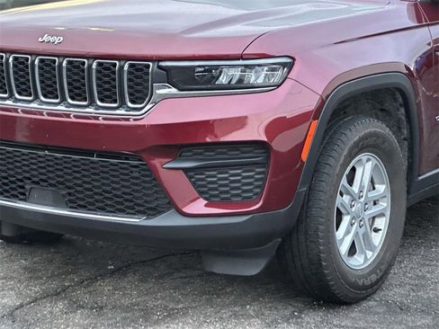 Used 2024 Jeep Grand Cherokee Laredo image 8