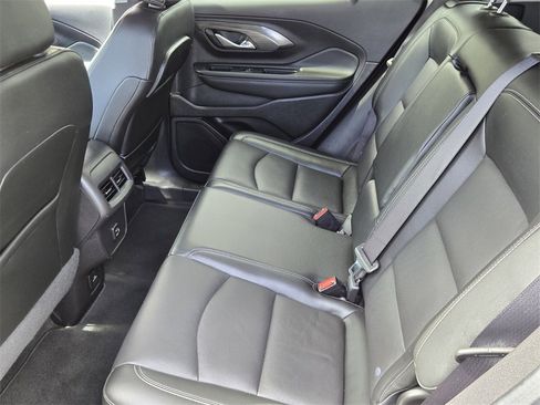 Used 2024 GMC Terrain SLT image 11