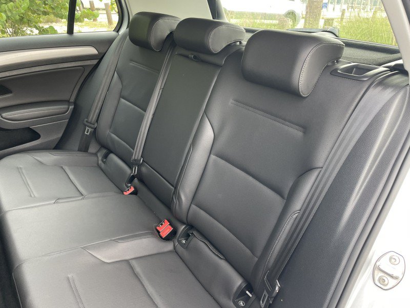 Used 2015 Volkswagen e-Golf SEL Premium FWD image 11
