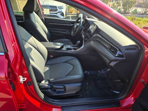 Used 2024 Toyota Camry SE image 11