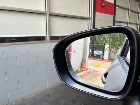 Used 2025 Nissan Rogue SV FWD image 19