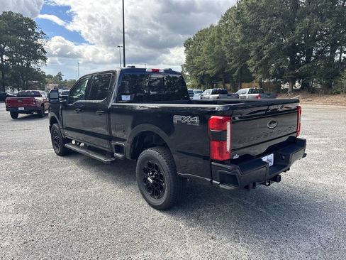 New 2026 Ford F250 Lariat w/ Black Appearance Package image 7