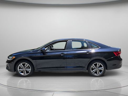 Used 2023 Volkswagen Jetta SE FWD image 2