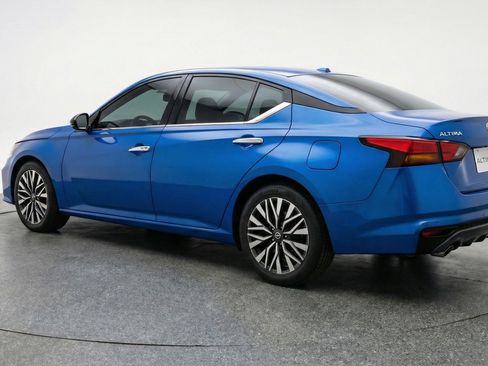 Used 2025 Nissan Altima 2.5 SV image 6