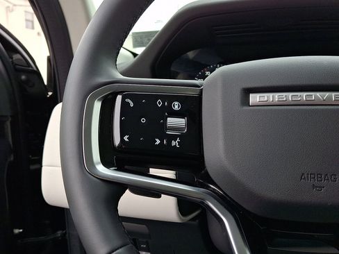 Used 2025 Land Rover Discovery Sport S image 20