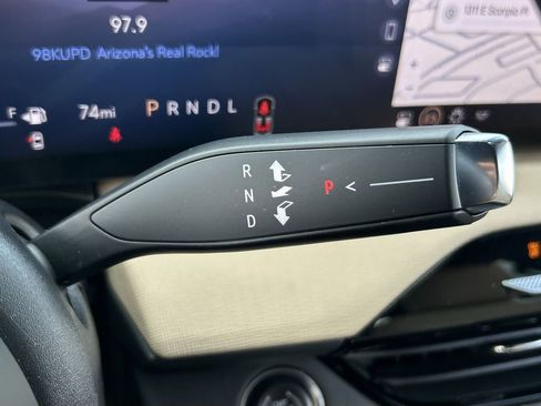 Used 2025 Buick Enclave Preferred w/ Power Package image 16