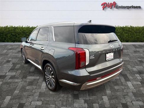 Used 2024 Hyundai Palisade Calligraphy FWD image 2