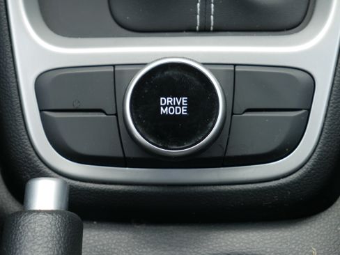 Used 2025 Hyundai Venue SEL FWD image 24