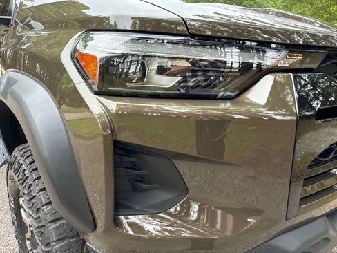 Used 2024 Chevrolet Colorado ZR2 w/ ZR2 Convenience Package III AWD/4WD image 8