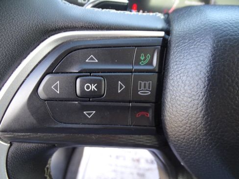 Used 2023 Jeep Grand Cherokee Laredo image 17