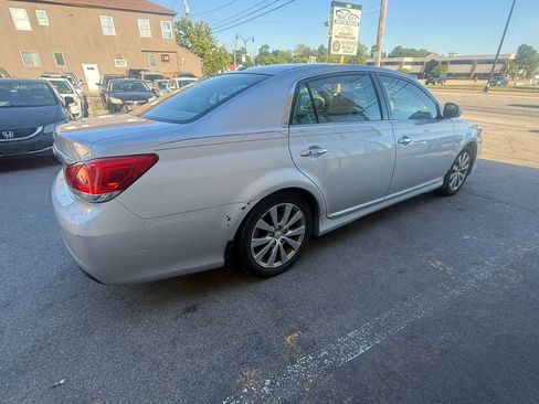 Used 2011 Toyota Avalon Limited FWD image 2