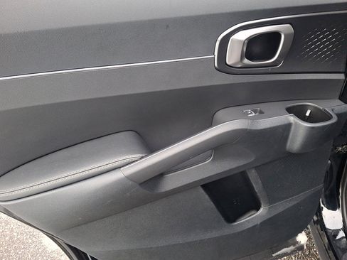 Used 2024 Kia Sorento S image 19