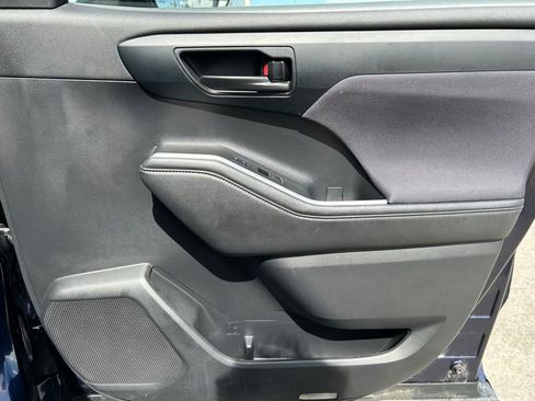 Used 2023 Toyota Highlander LE image 28