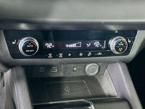 Used 2024 Mitsubishi Outlander SE Black Edition image 24