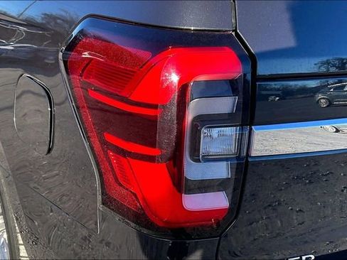 Used 2024 Ford Expedition Limited image 20