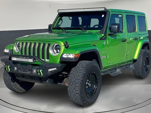 Used 2018 Jeep Wrangler Unlimited Sahara w/ Uconnect 4C Nav & Sound Group image 3