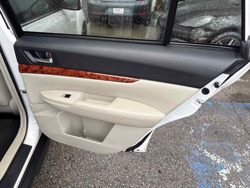 Used 2010 Subaru Outback 2.5i Limited image 18