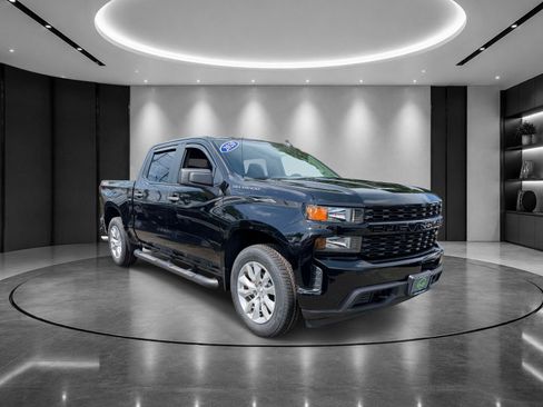 Used 2020 Chevrolet Silverado 1500 Custom w/ Custom Value Package AWD/4WD image 2