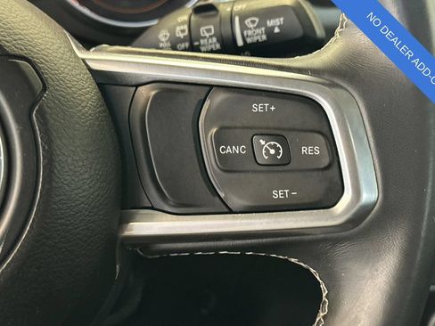 Used 2018 Jeep Wrangler Unlimited Sahara AWD/4WD image 27