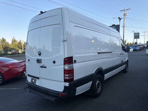 Used 2014 Mercedes-Benz Sprinter 2500 image 6