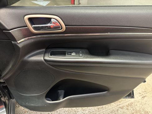 Used 2014 Jeep Grand Cherokee Limited AWD/4WD image 22