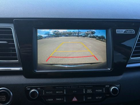 Used 2018 Kia Niro EX w/ EX Premium Package image 13