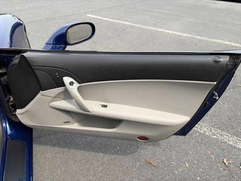 Used 2007 Chevrolet Corvette Convertible w/ Preferred Equipment Group RWD image 22