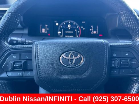 Used 2025 Toyota Tacoma SR5 AWD/4WD image 36