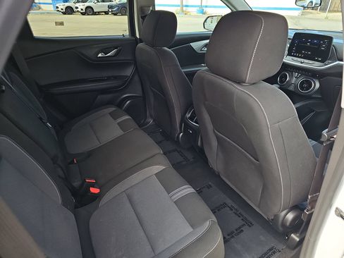 Used 2025 Chevrolet Blazer LT FWD image 11