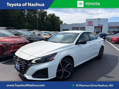 Used 2024 Nissan Altima 2.5 SR FWD image 1