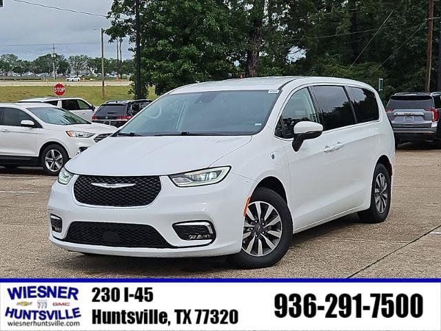 Used 2023 Chrysler Pacifica Touring-L FWD image 1