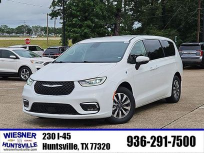 Used 2023 Chrysler Pacifica Touring-L