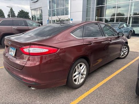 Used 2016 Ford Fusion SE FWD image 3
