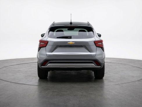 Used 2025 Chevrolet Trax LT FWD image 7
