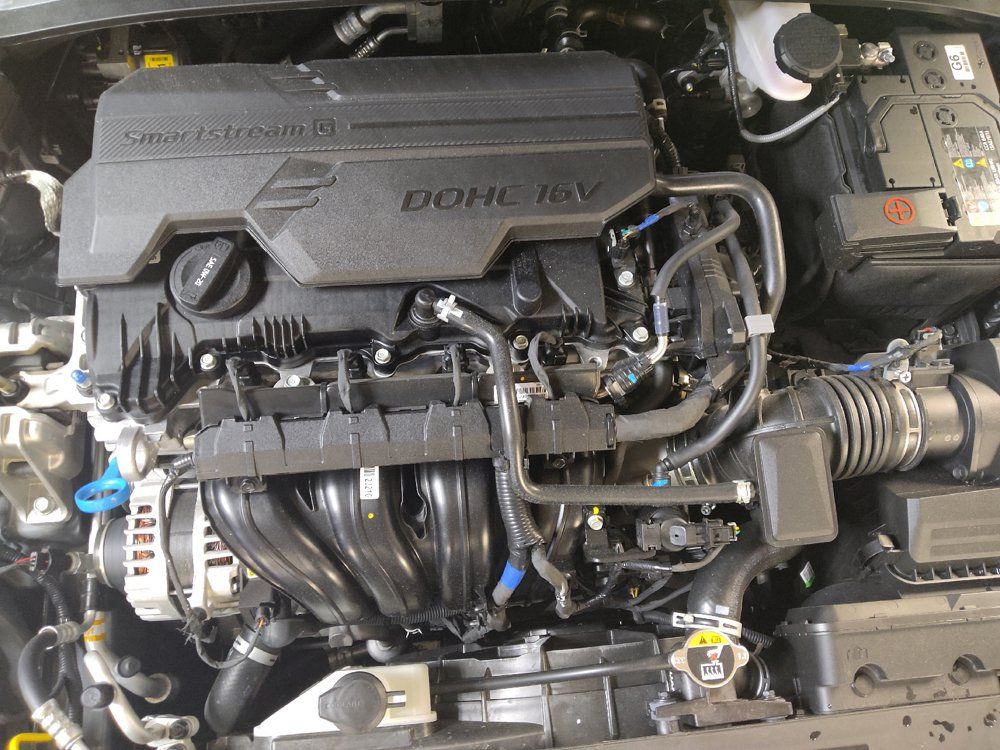 Used 2025 Hyundai Elantra Sport FWD image 30