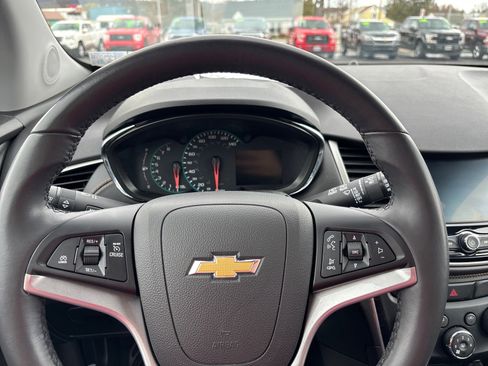 Used 2020 Chevrolet Trax LT w/ LT Convenience Package image 21