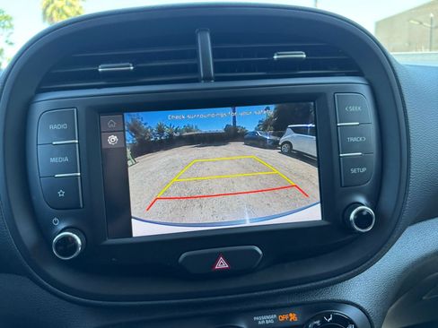 Used 2025 Kia Soul LX w/ LX Technology Package FWD image 22