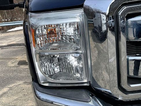 Used 2016 Ford F250 XLT w/ XLT Premium Package image 27