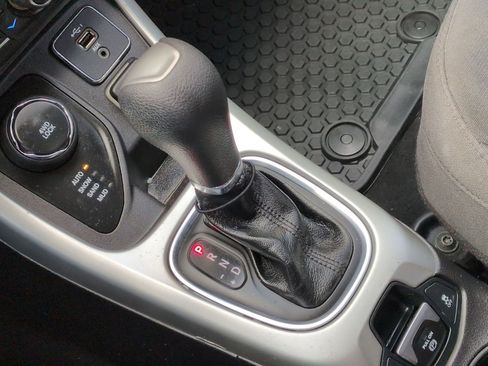 Used 2019 Jeep Compass Sport image 16