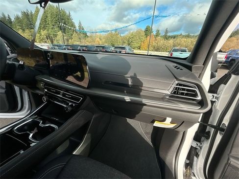 New 2026 Chevrolet Traverse LT image 28