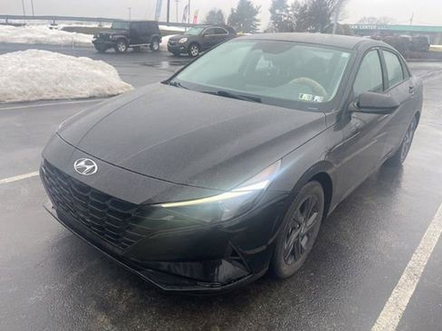 Used 2023 Hyundai Elantra SEL w/ Preferred Accessory Package image 8