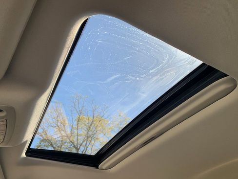 Used 2022 Nissan Armada SL w/ Captain's Chairs Package image 29