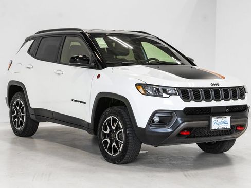 Certified 2025 Jeep Compass Trailhawk AWD/4WD image 6