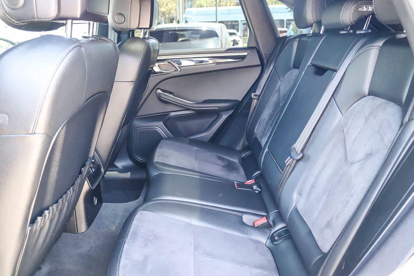 Used 2018 Porsche Macan AWD/4WD image 16